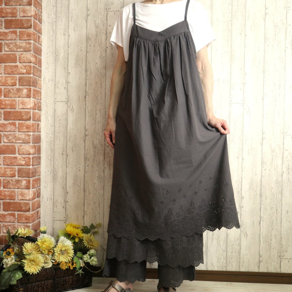 漂亮的扇形蕾絲吊帶背心連衣裙 淺木炭色 M-5L，2 種尺寸，可小批量訂購！ 第7張的照片