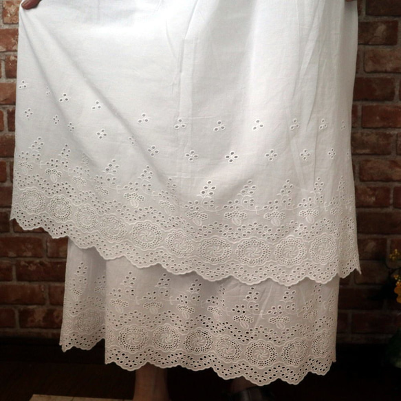 漂亮的扇形蕾絲半身裙白色長68厘米，長83厘米，M-2L，3L-5L可訂購！ 第1張的照片