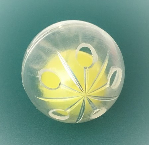 ベビーシューズとガラガラのセット　オーガニックコットン　小花スタイル（ホワイト＆ピンク） 5枚目の画像