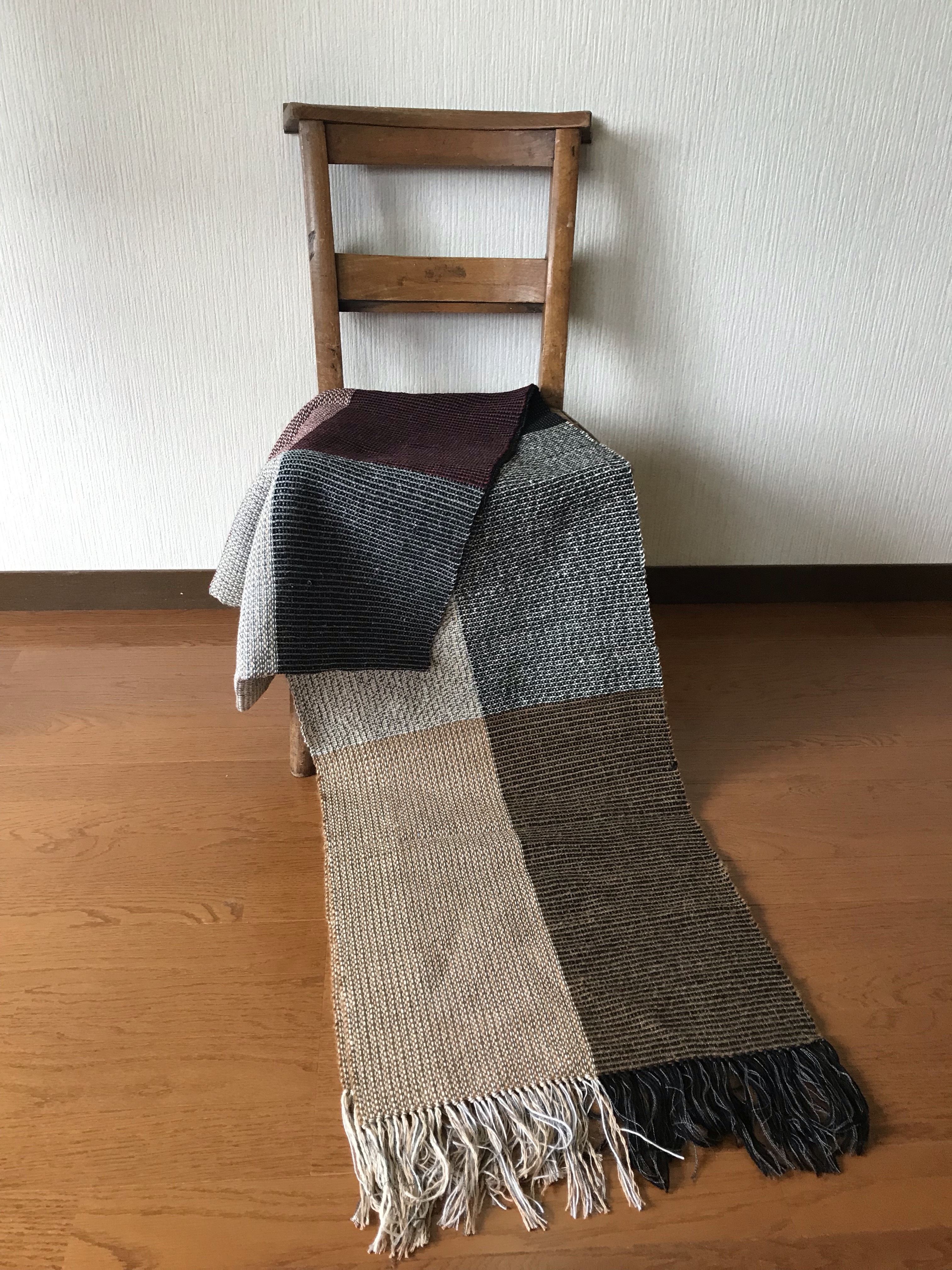 モノクロのロング暖かショール②