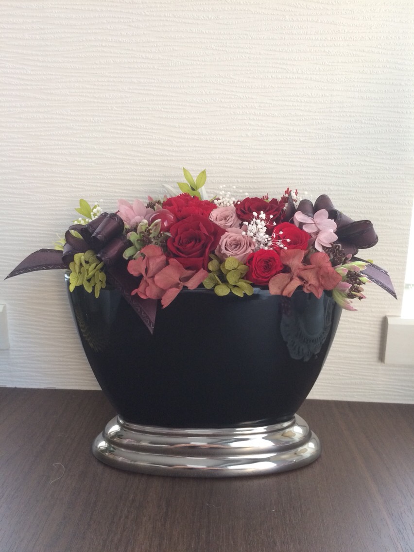 売り切れ‼️シックなレッドのプラザ！送料無料❗️白陶器での製作可能です。受注製作です。