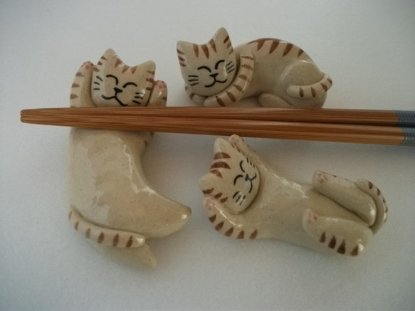 猫の箸置き５個セット（茶トラミックス） 3枚目の画像