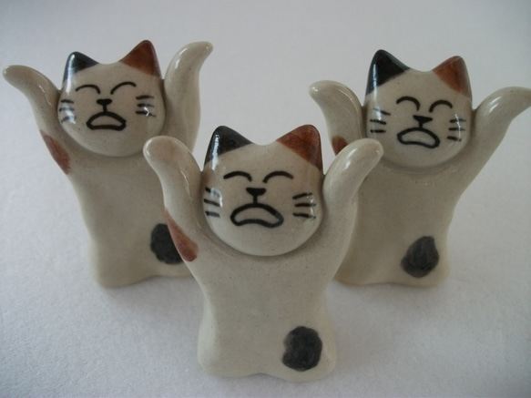 猫の箸置き３個セット（バンザイ三毛） 1枚目の画像
