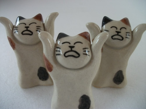 猫の箸置き３個セット（バンザイ三毛） 2枚目の画像