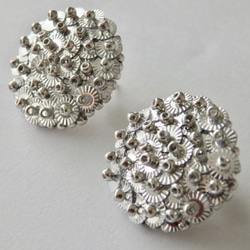 フランスヴィンテージのスパンコールソレイユとビーズの華やかなシルバーピアス 6枚目の画像