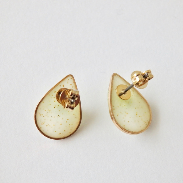 *･◎春限定◎ 黄緑のかすみ草のしずくピアス 4枚目の画像