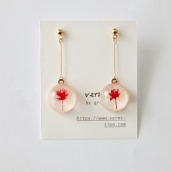 *･◎春限定◎ 赤のかすみ草の半球ピアス 1枚目の画像