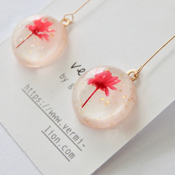 *･◎春限定◎ 赤のかすみ草の半球ピアス 2枚目の画像
