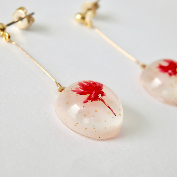 *･◎春限定◎ 赤のかすみ草の半球ピアス 5枚目の画像