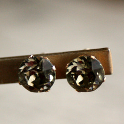 【大粒8㎜】14kgfヴィンテージスワロフスキービジューピアス　ブラックダイヤモンド 2枚目の画像