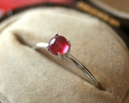 ルビー色の石付きシルバーリング 0_15e27da26f07cd7dacd75656a937