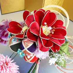 Furisode頭飾和服成年禮畢業典禮日本紅色Furisode天鵝絨花大手ri水木 第2張的照片