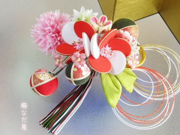 和服iso頭飾畢業典禮日式紅色白色Chirimen花水木飾 第1張的照片