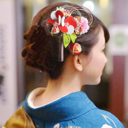 和服iso頭飾畢業典禮日式紅色白色Chirimen花水木飾 第4張的照片