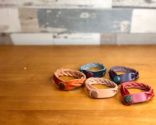 マジック編み】レザーブレスレット【ヌメ革】ミステリーブレーディング