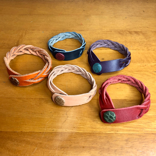 マジック編み】レザーブレスレット【ヌメ革】ミステリーブレーディング