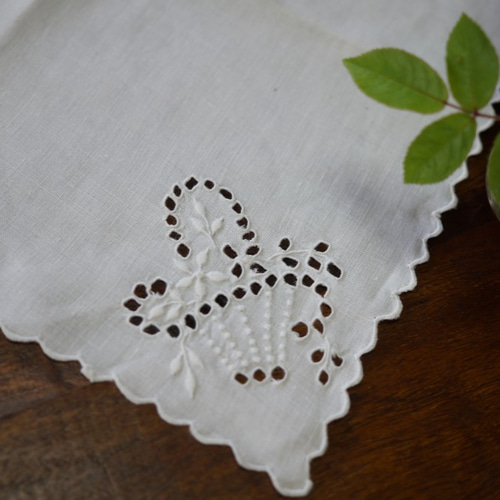 フランスアンティークアイレット刺繍、レース、ホワイトワークの