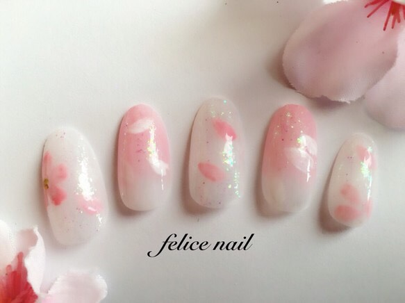 ショートオーバルも可能です♡春のキラキラ桜ネイル ネイル