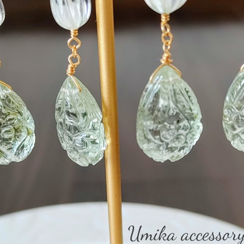 さわやかなグリーンアメジスト フラワーカービング イヤリング