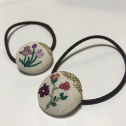 刺繍 ヘアゴム くるみボタン 3枚目の画像