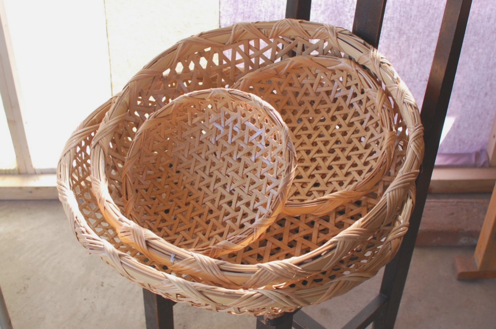 【竹細工】たか　鉄線編みざる 脚付鉄線編ざる 大 Ф26 | ハモニ