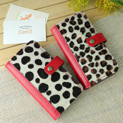 毛付き革ハラコ 手帳型スマホケース（ダルメシアン/レオパード）【レッド】iPhone,Xperia 1枚目の画像