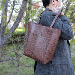 A.D.M.J クロコ 型押し トートバッグ ハンドバッグ ブラウン 茶 A.D.M.J クロコ 型押し トートバッグ ハンドバッグ ブラウン 茶