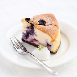 ★3月末終売★ 自家栽培米使用　兵庫県高砂産フレッシュブルーベリーのチーズケーキ 1枚目の画像