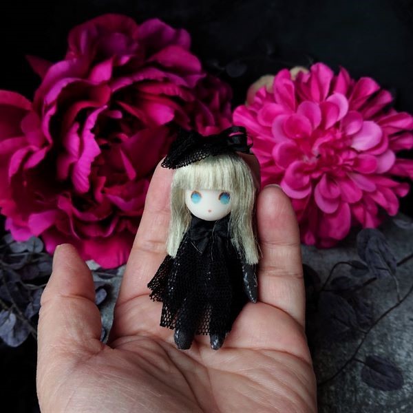 ちっちゃいちゃん＊ゴスロリ風ドレスの子＊（創作人形・ビスクドール）