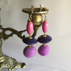 wool & wood earrings(purple soroban) 1枚目の画像