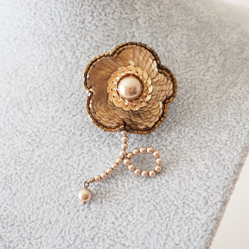 ワンポイントでおしゃれ♡】Dior Letters ブローチ