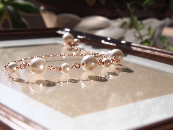 サイズが自由に変えられる　高品質クリスタルガラスパール（スワロパール）　チェーンブレスレット◆14kgf ローズゴールド