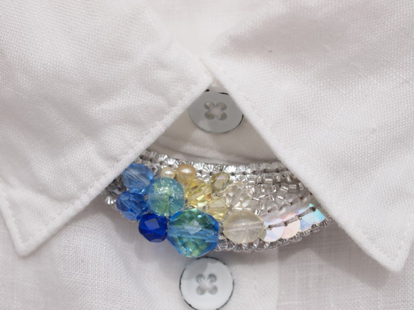 刺繍ブローチ（4way）＋選べる耳飾りのセット　仏製スパンコールと青とレモン色　シルバー　三日月◆海のきらめき 7枚目の画像