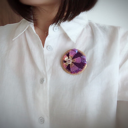 刺繍ブローチ・帯留め　スワロパールとフランス製スパンコール　紫　ゴールド　花◆はなむらさき 2枚目の画像