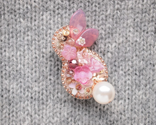 刺繍ブローチ お花ビンテージビーズとフランス製スパンコール
