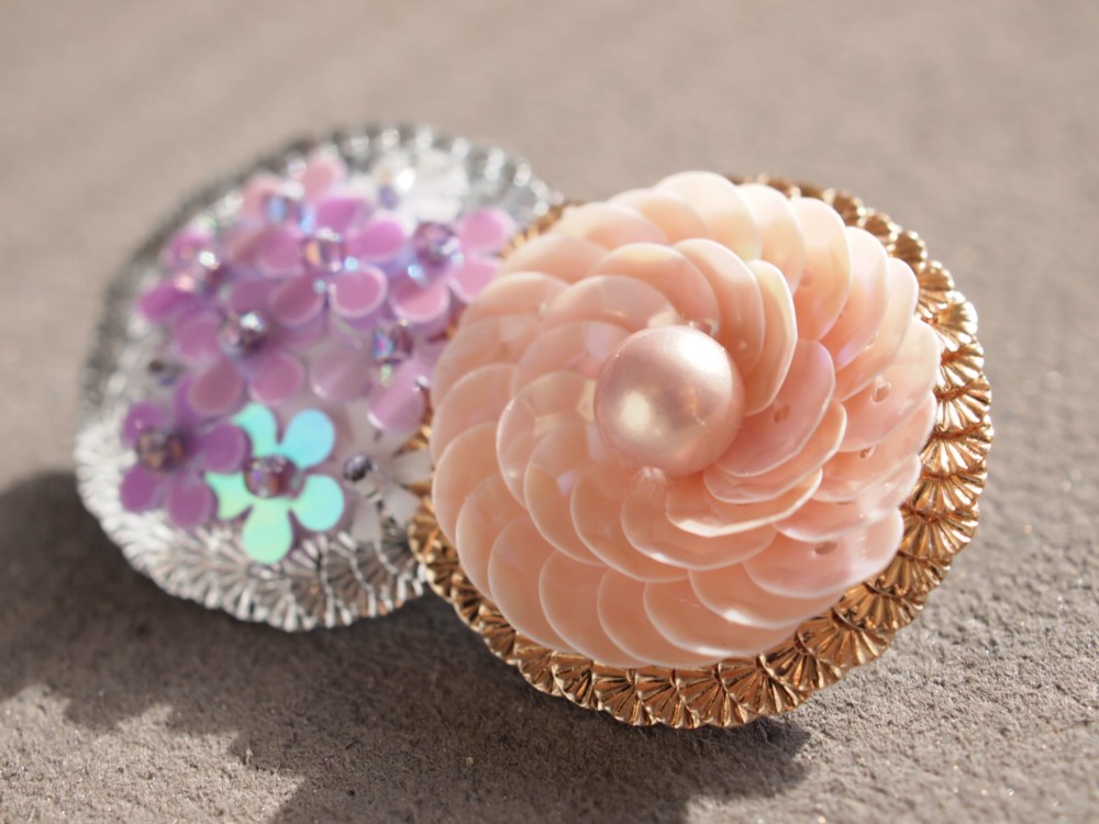 オートクチュール刺繍ブローチ　厳選ビーズとお花スパンコール　薄紫◆まるまるブローチ　ピンク