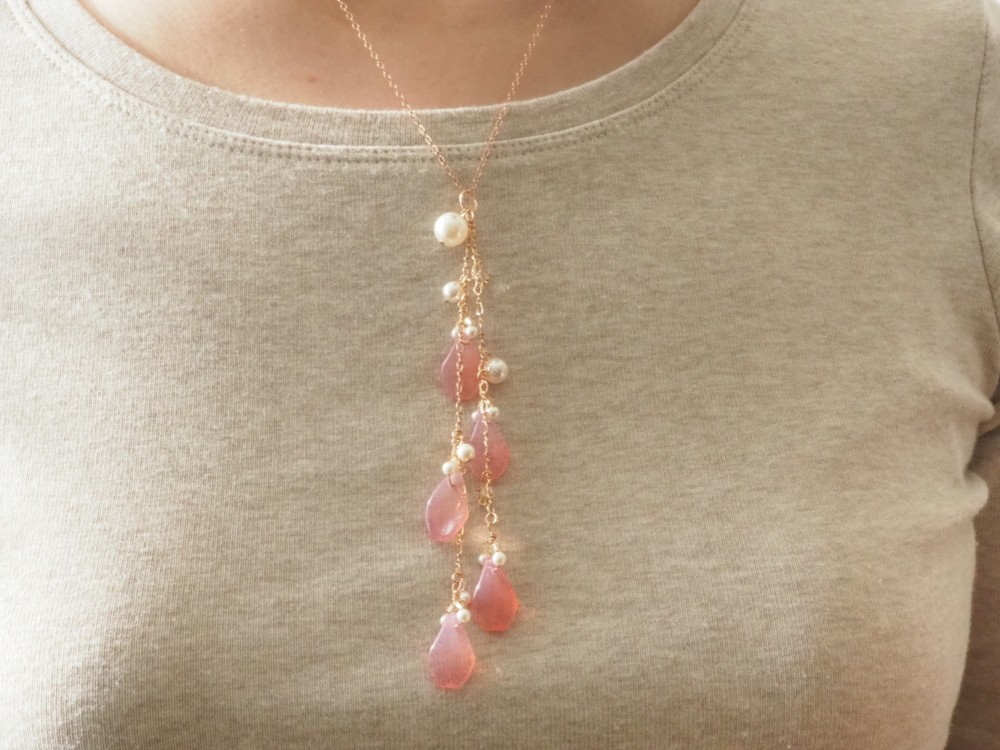 花しずくのネックレスチャームＡ　桜◆14kgfローズゴールド・花びらビンテージビーズのペンダントトップ　Y字ネックレス