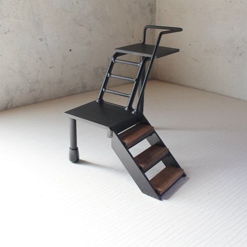 アイアン階段飾り棚 棚・シェルフ・ラック ブルメイド 通販