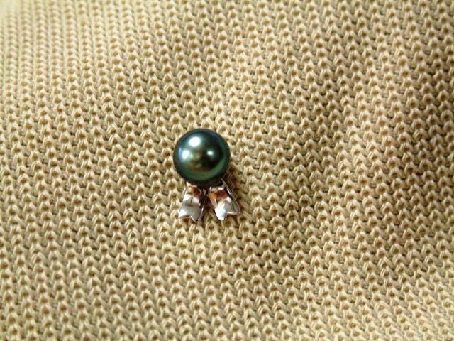 Ribbon pin（リボンのピン）