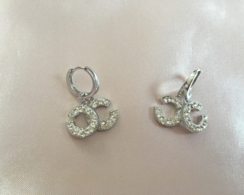 CHANEL♡フープピアス 中型 クリスタル装飾 CHANEL フープピアス クリスタル付き - メルカリ