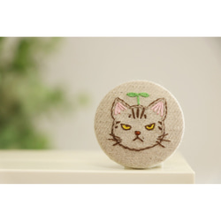 【受注製作】⑩フルオーダー  猫ブローチ ♪不機嫌ニャンコ　猫　ネコ　ねこ　バッジ　ブローチ　刺繍　刺しゅう 3枚目の画像