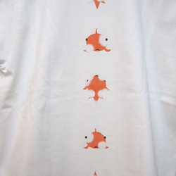 手描きローリング金魚半袖Ｔシャツ　ホワイト　Ｍ　男女兼用 4枚目の画像