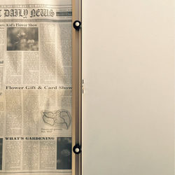 新聞を掛けるマガジンラック　マガジンスタンド　チーク　木製　ペーパーホルダー付　 5枚目の画像