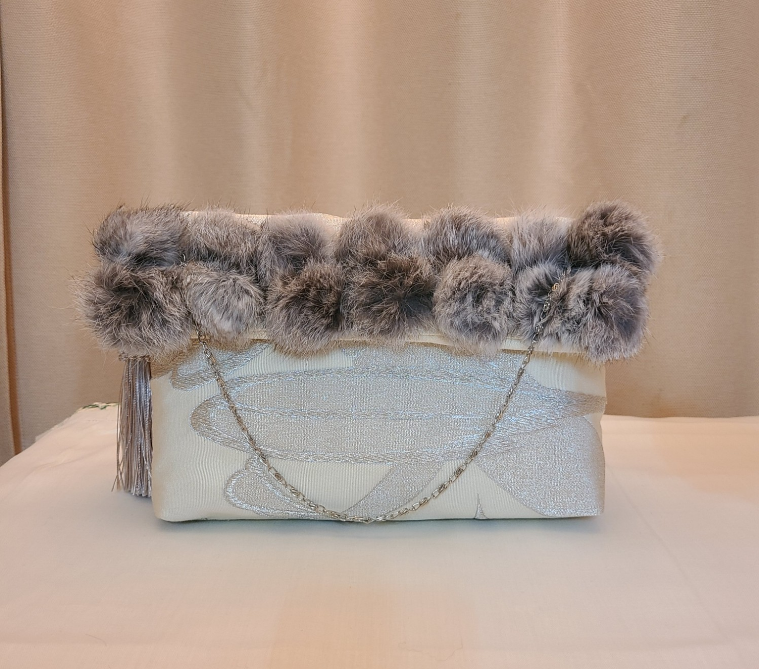 シルク着物帯とラビットフアーの2waysクラッチバッグ