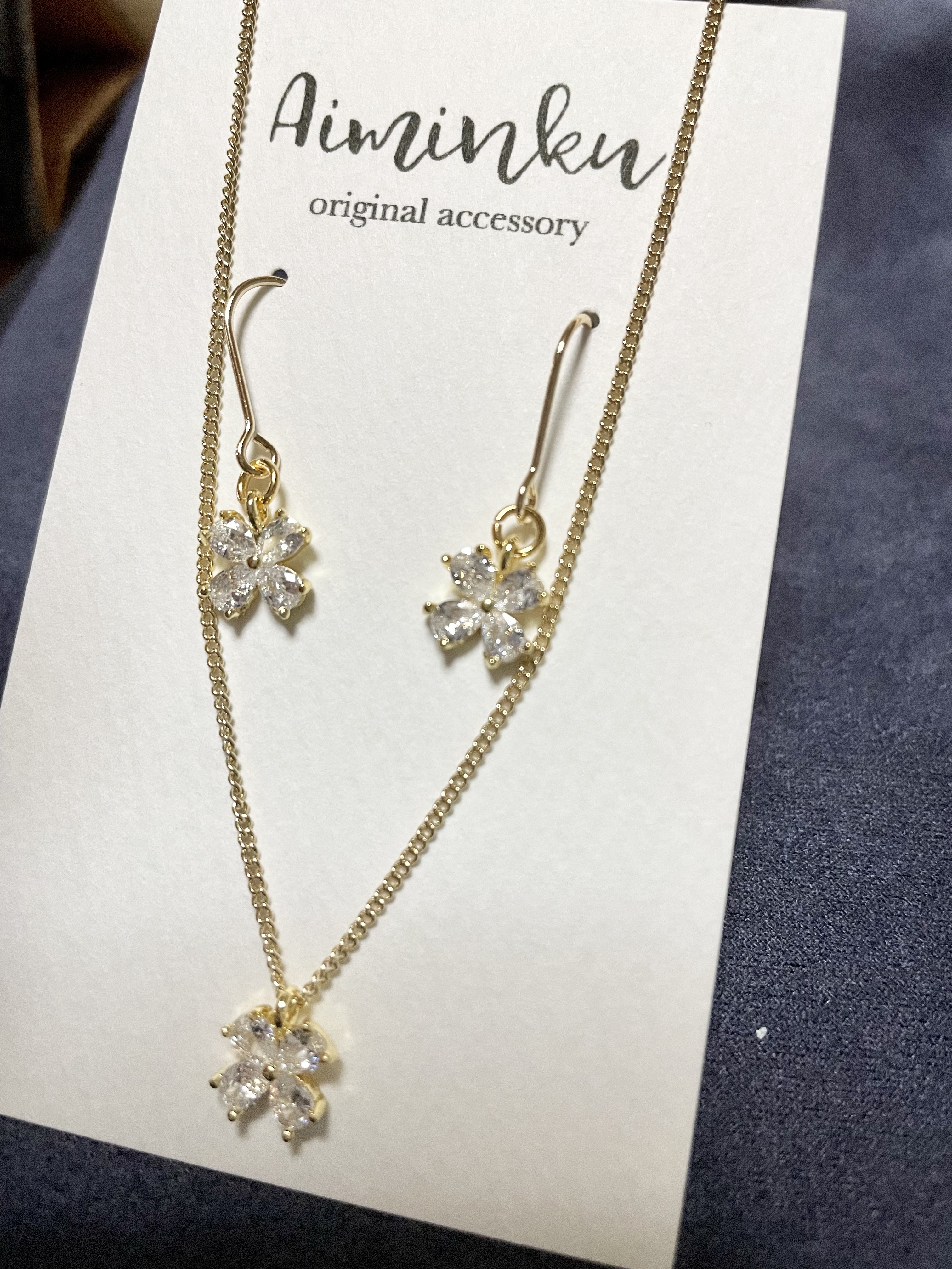 ⭐️四葉のクローバージルコニアネックレス　ピアス2点セット