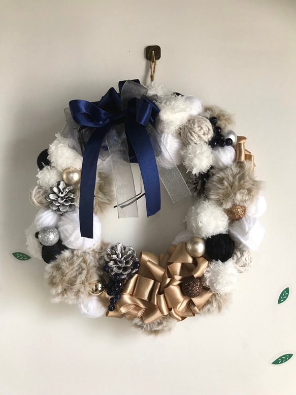 クリスマスリース 毛糸とリボン装飾 Blue・クリスマスリース〔毛糸・木の実・リボン・雪〕 リース