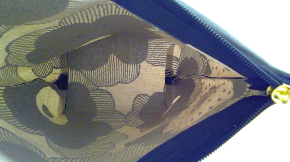 ラミネート加工　深型　おむつポーチ　モノトーン　花柄 4枚目の画像