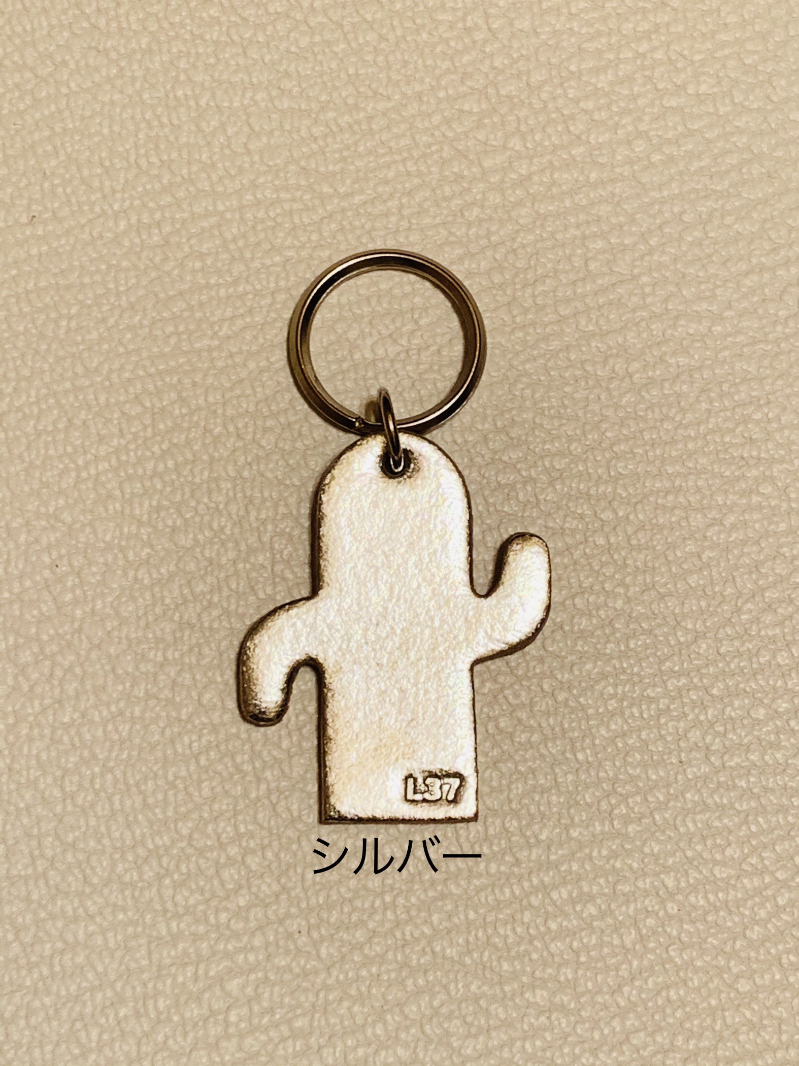 【TONA】キーホルダー　１０個 ALIVE』 & 『SQ』 10TH ANNIVERSARY レコード風キーホルダー