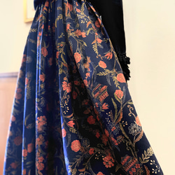着物リメイク　未使用の染め紬　花模様　和風ボタニカル　スカート（裏地付き）　 2枚目の画像