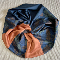 2020初売り　絹の衣装袋付き　着物リメイク　7マルキ大島紬　巾広スヌード　ハンドメイド 3枚目の画像